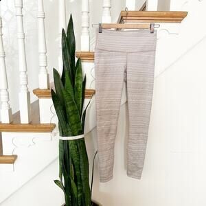 Athleta High Rise Jacquard Chaturanga 7/8 Tight Leggings in Quail Size X-Small